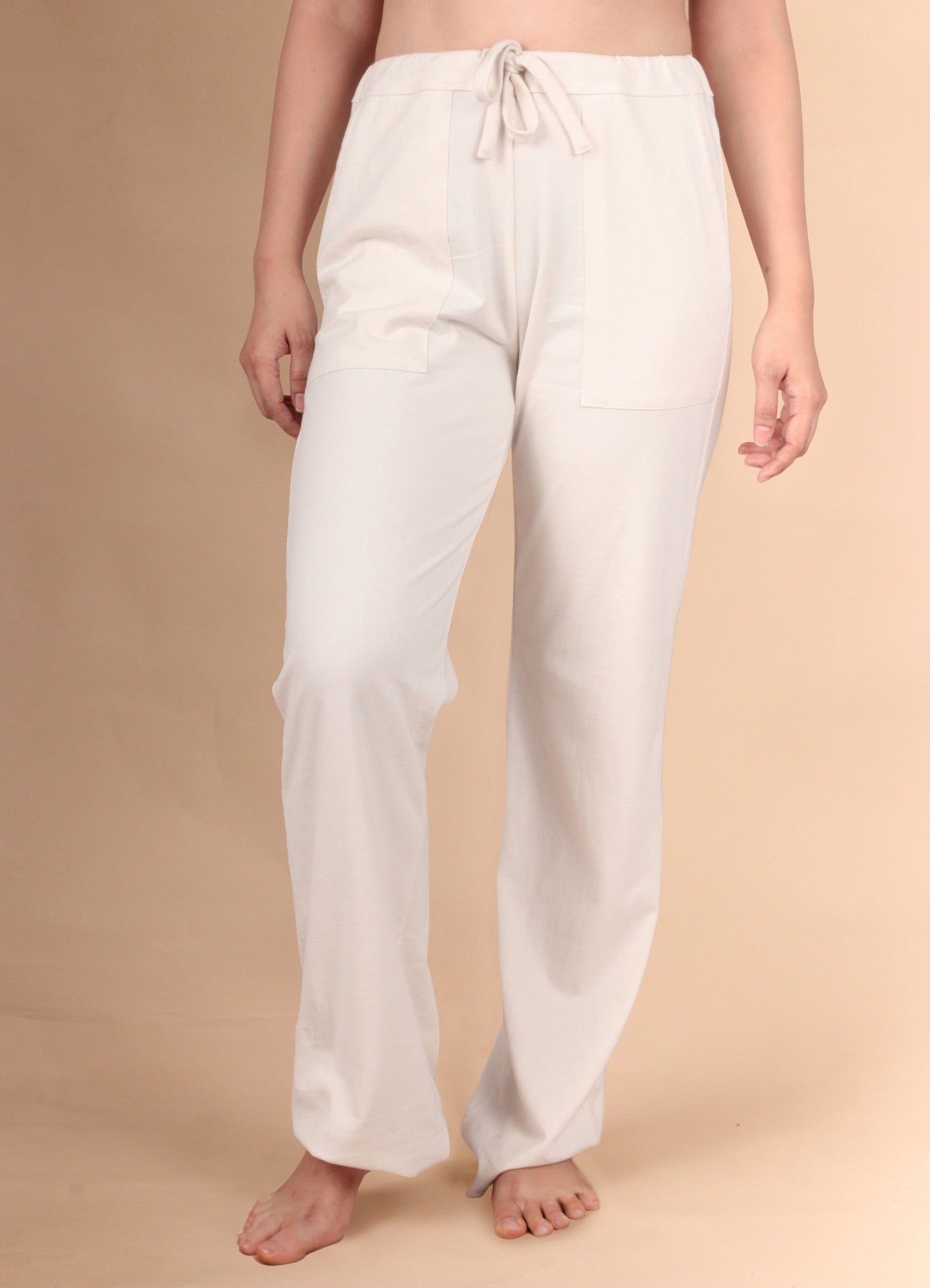 Damenhose mit Kordelzug und aufgesetzten Taschen
